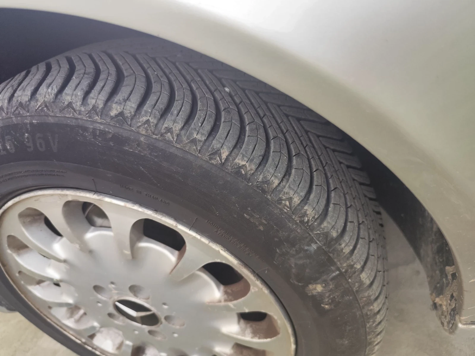 Mercedes-Benz E 200  - изображение 6