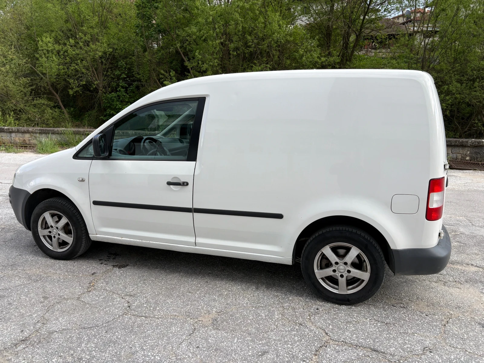 VW Caddy 2.0 SDI, снимка 3 - Автомобили и джипове - 54557143
