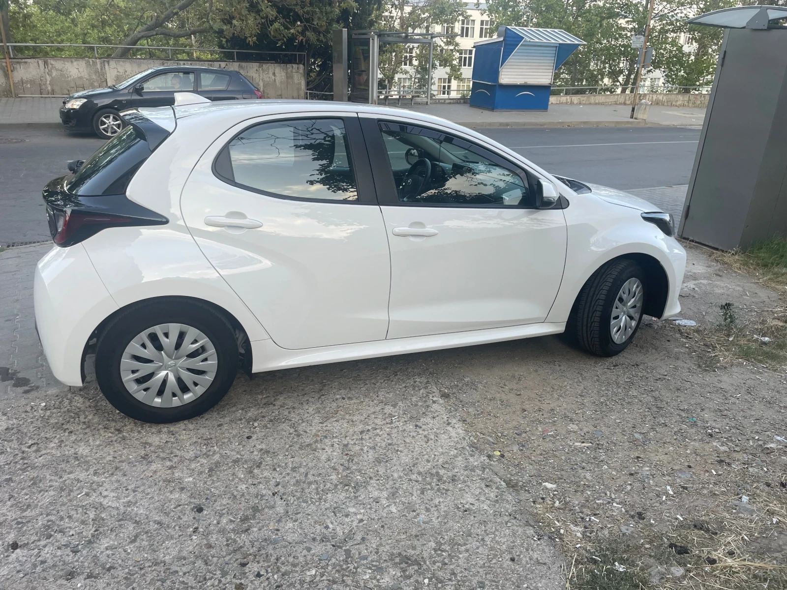 Toyota Yaris 1500 HYBRID, снимка 15 - Автомобили и джипове - 55657272