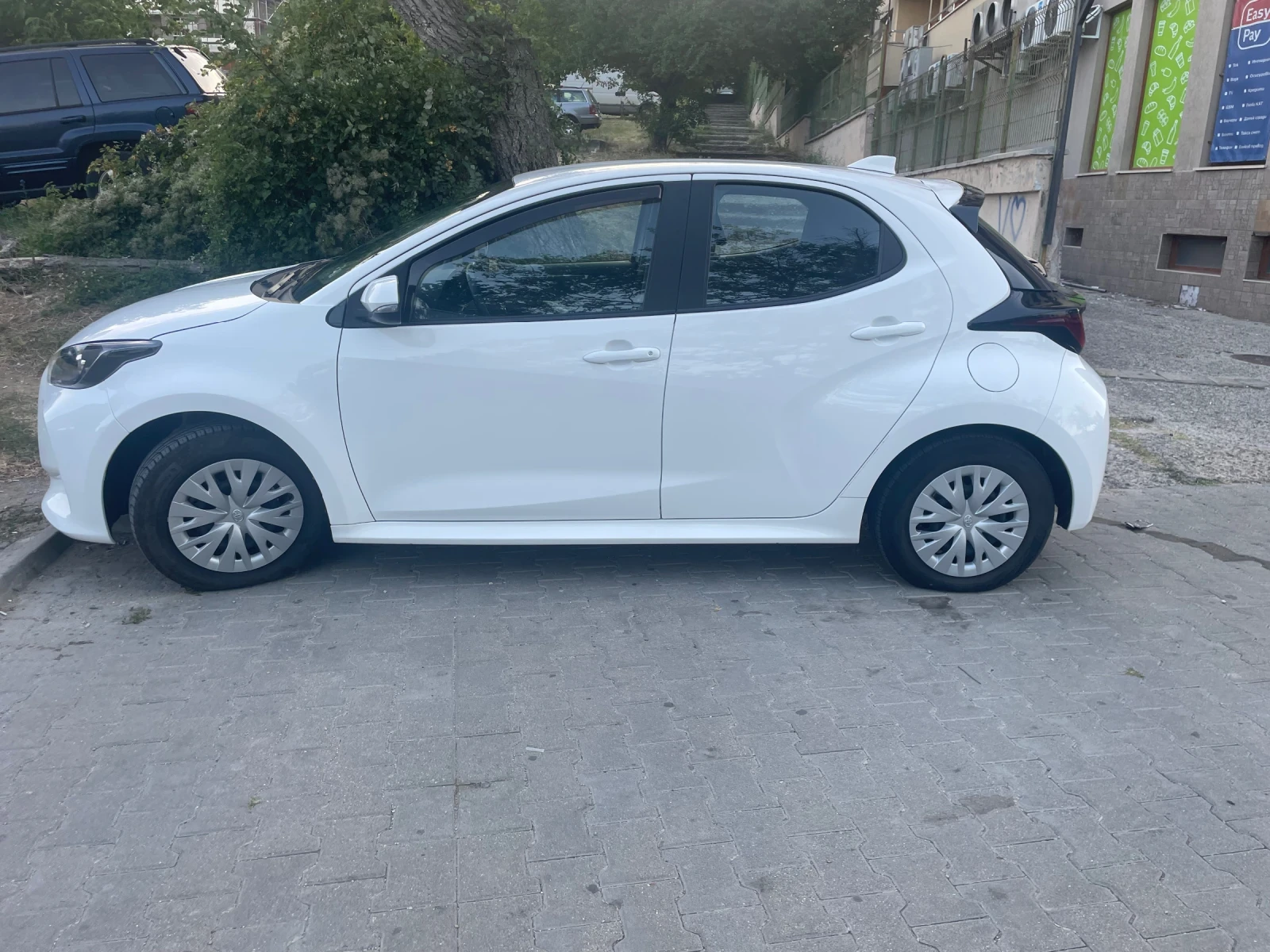 Toyota Yaris 1500 HYBRID, снимка 7 - Автомобили и джипове - 55657272