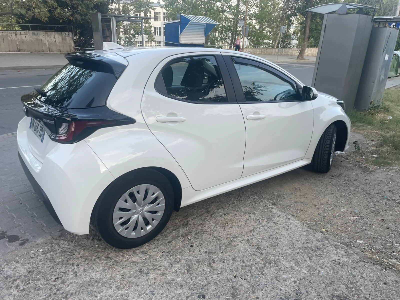 Toyota Yaris 1500 HYBRID, снимка 4 - Автомобили и джипове - 55657272