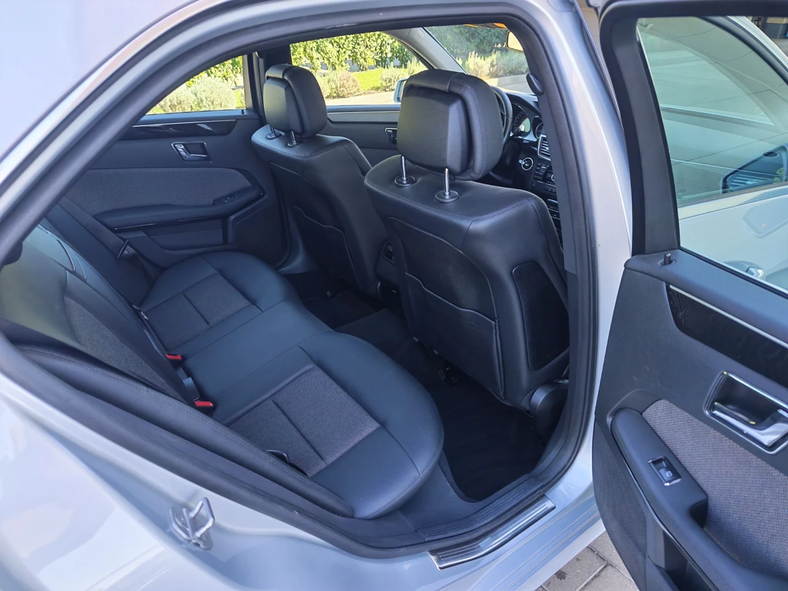 Mercedes-Benz E 350 CDI Avangarde, снимка 15 - Автомобили и джипове - 55982139