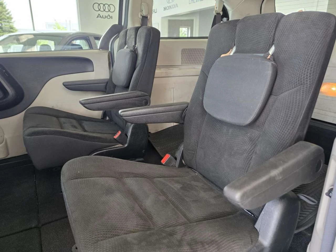 Dodge Caravan SXT 2RM / 3, 6 L, снимка 13 - Автомобили и джипове - 56527948
