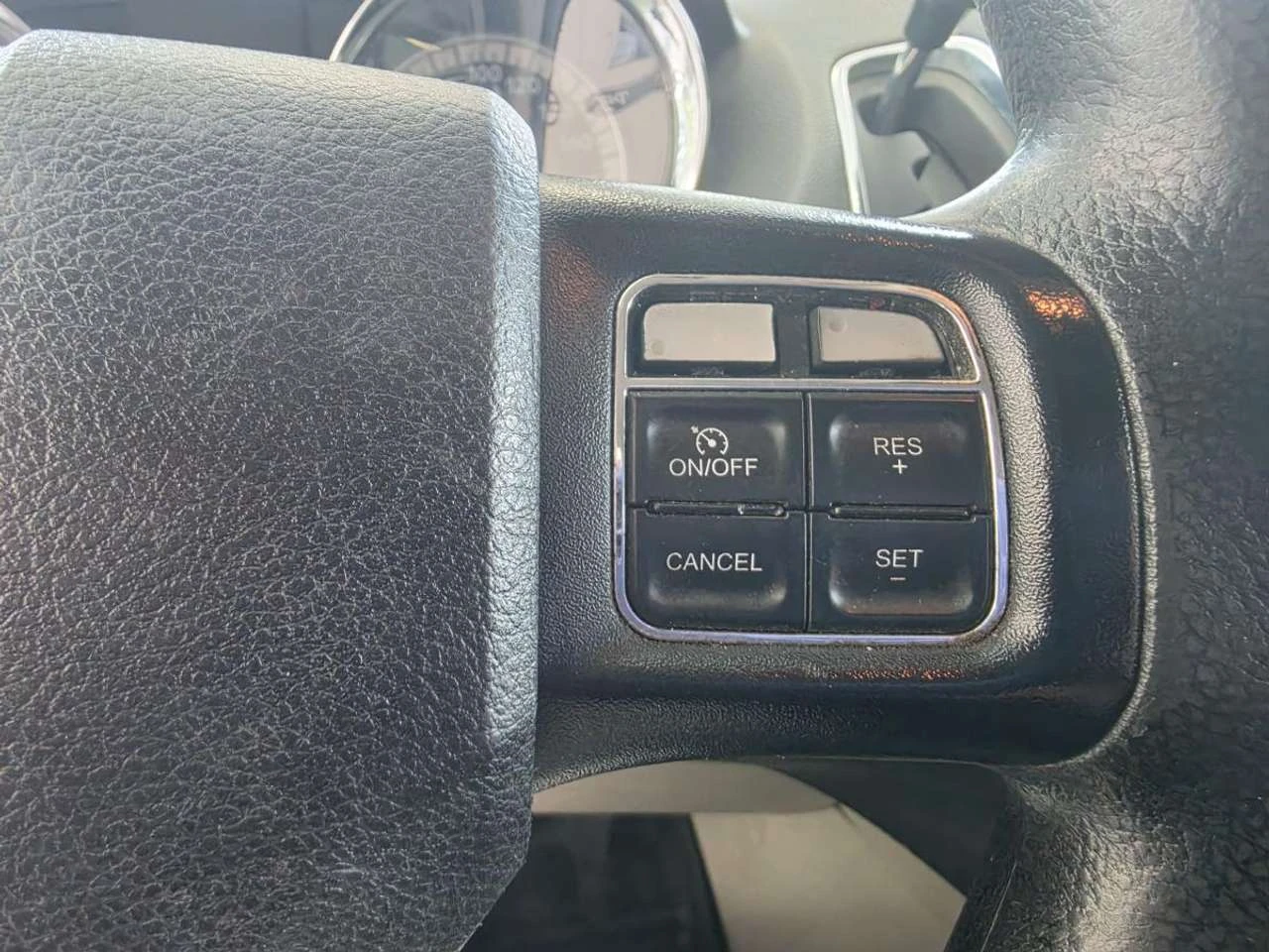 Dodge Caravan SXT 2RM / 3, 6 L, снимка 11 - Автомобили и джипове - 56527948