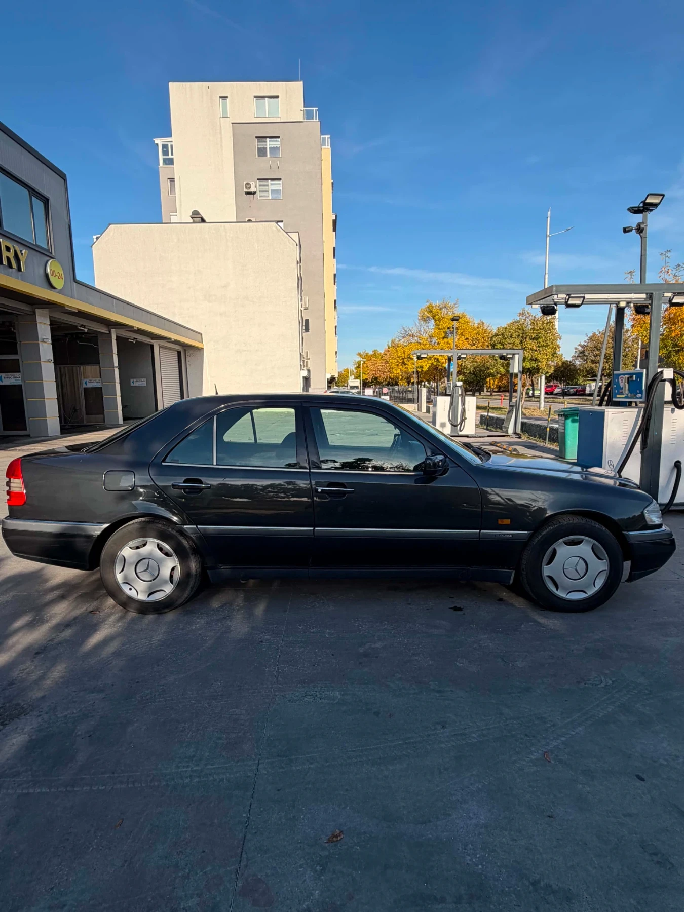 Mercedes-Benz C 200, снимка 2 - Автомобили и джипове - 56583480
