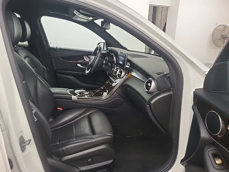 Mercedes-Benz GLC 300 KEYLESS/360 KAMEPA/LANE ASSIST/NAVI/PANO, снимка 15 - Автомобили и джипове - 52708228