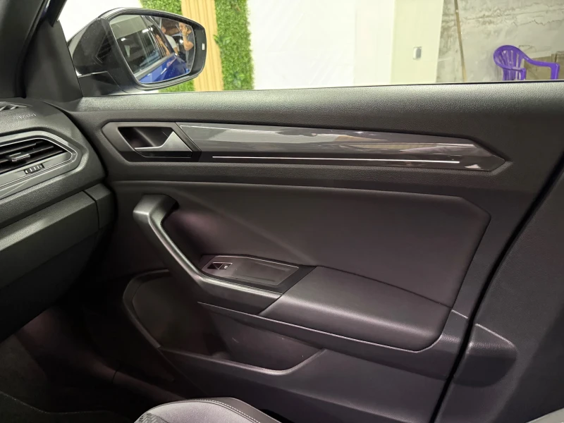 VW T-Roc R line, снимка 15 - Автомобили и джипове - 53138333