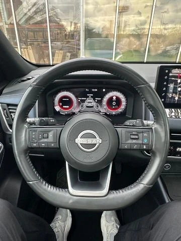 Nissan Qashqai Pano* 360* Head-up* Led, снимка 8 - Автомобили и джипове - 53071845