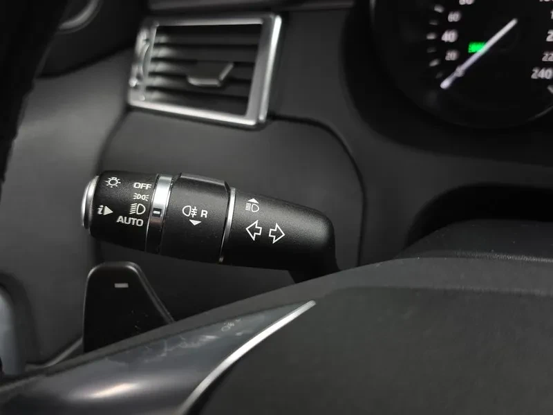 Land Rover Discovery Sport 2.0 Td4 Se, снимка 17 - Автомобили и джипове - 55652970