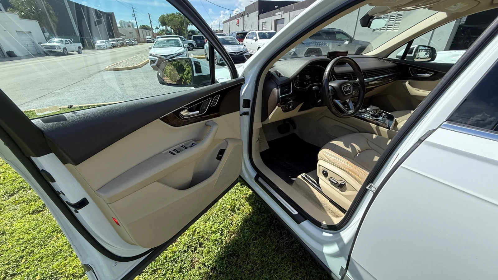 Audi Q7 ПАНО* MATRIX* DIGITAL* KEYLESS* М.ТОЧКА* 7МЕСТА - изображение 9