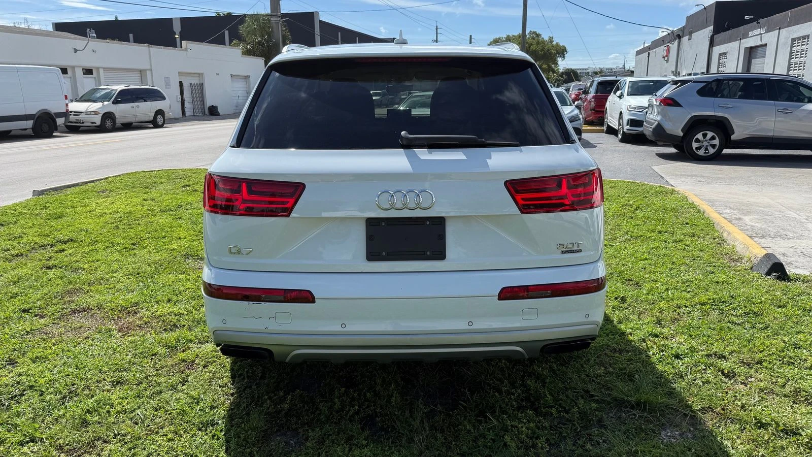 Audi Q7 ПАНО* MATRIX* DIGITAL* KEYLESS* М.ТОЧКА* 7МЕСТА - изображение 3