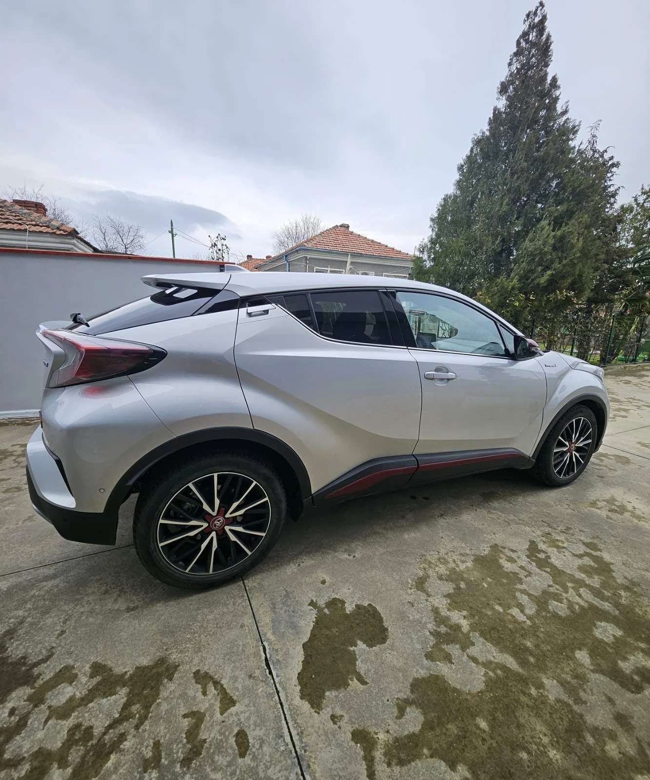 Toyota C-HR 1.8 Hybrid e-CVT - изображение 3