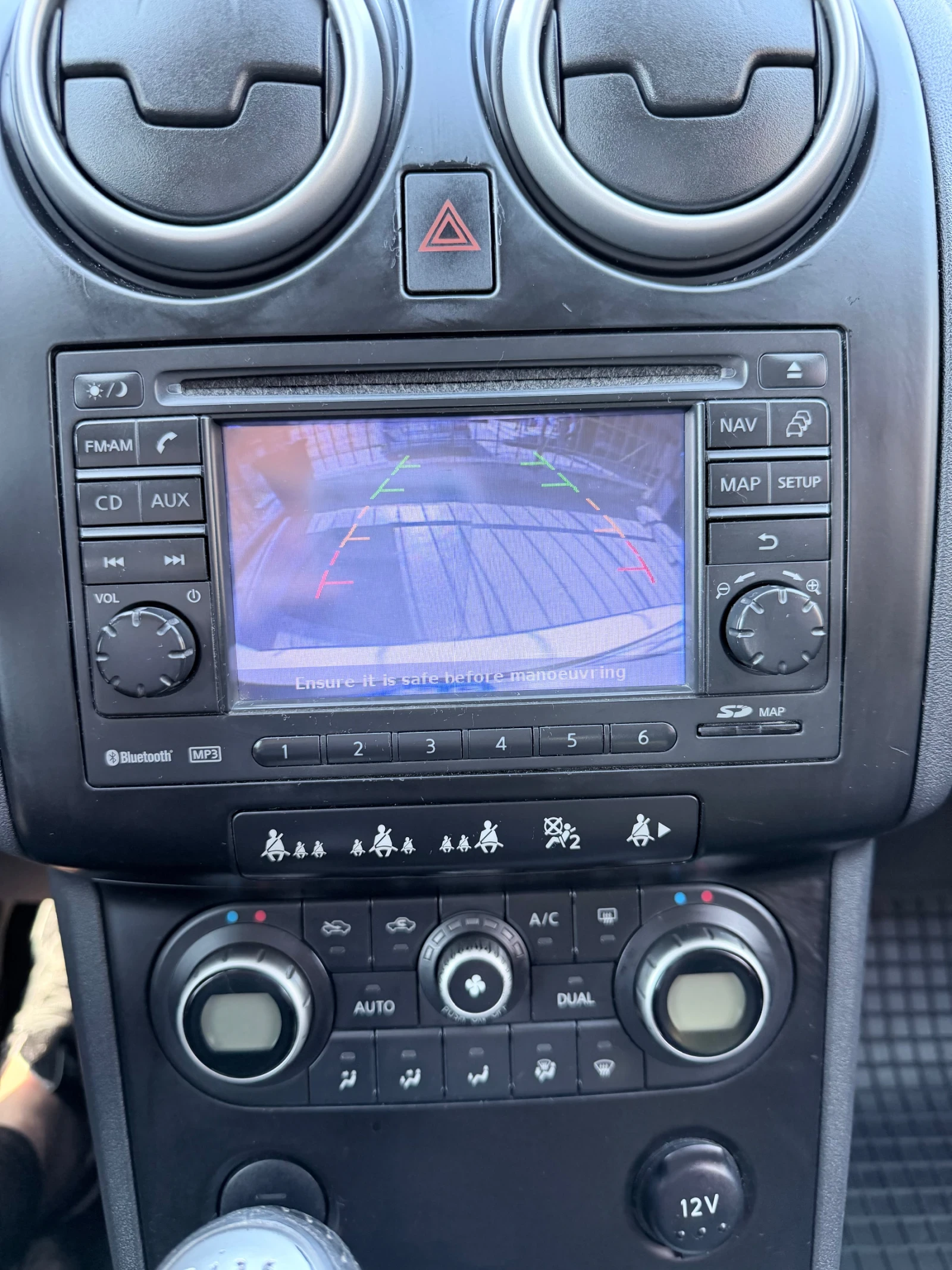 Nissan Qashqai, снимка 13 - Автомобили и джипове - 55660754
