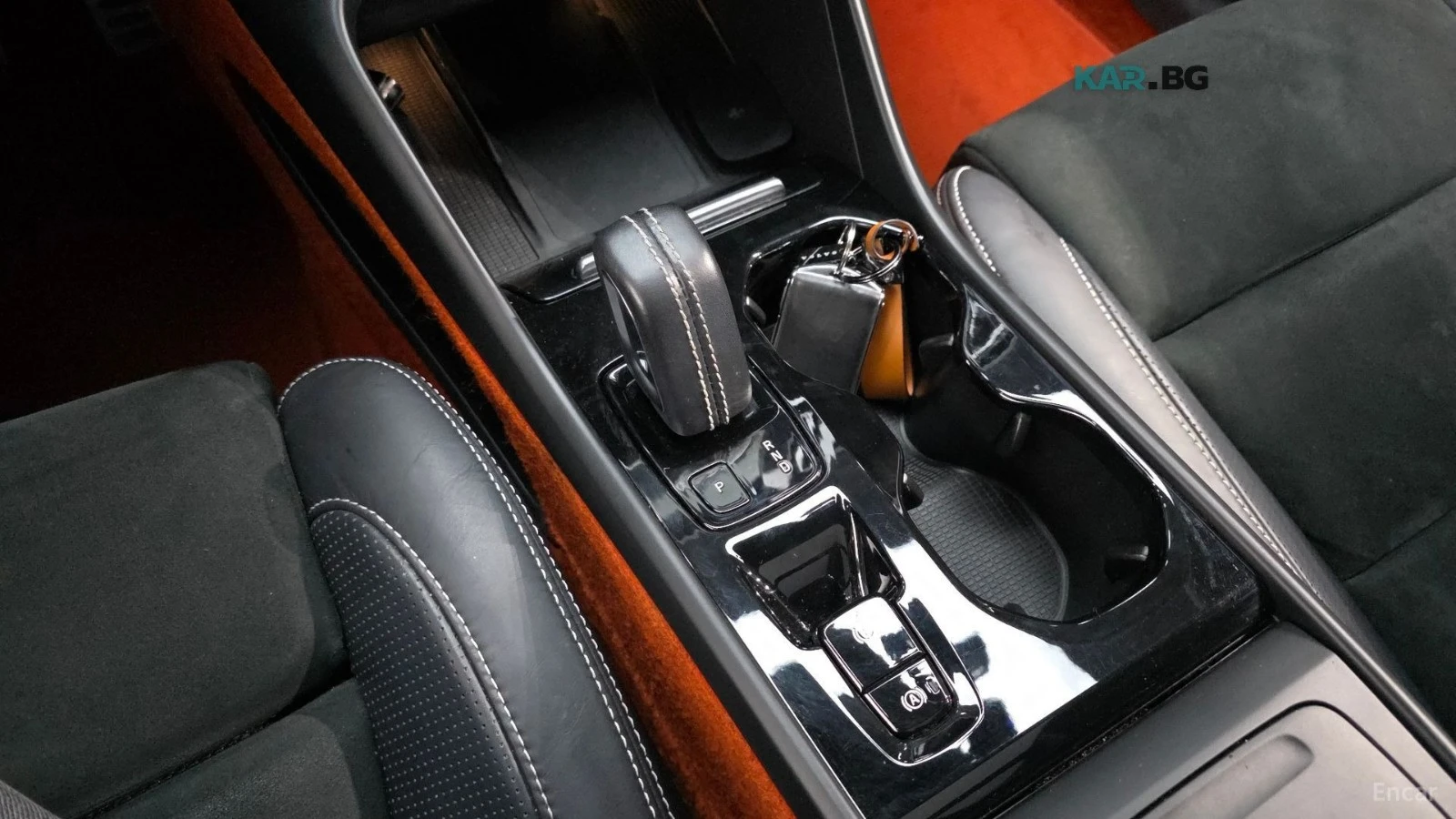 Volvo XC40 T4* R-DESIGN* DISTRONIC* КАМЕРА* ПАНОРАМА* , снимка 11 - Автомобили и джипове - 55693974