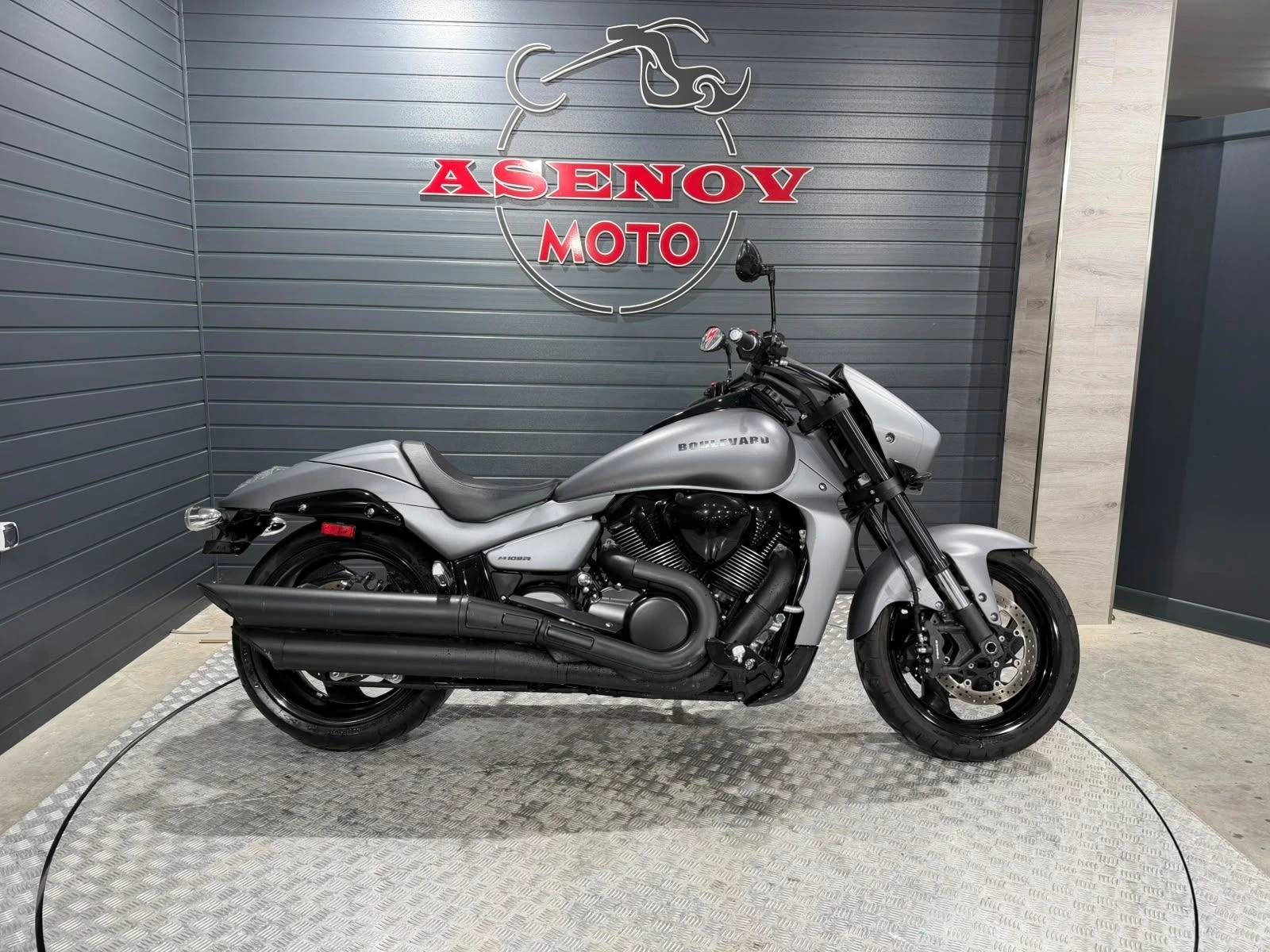 Suzuki VZR SILVER STORM 2017