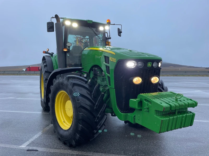 Трактор John Deere 8230, снимка 2 - Селскостопанска техника - 49277168