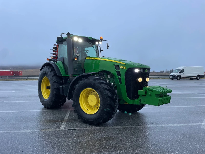 Трактор John Deere 8230, снимка 3 - Селскостопанска техника - 49277168