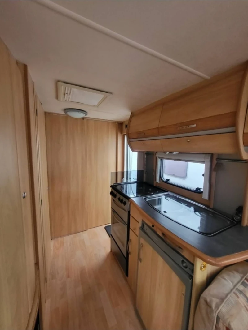 Каравана Swift Sterling Eccles Sapphire, снимка 13 - Каравани и кемпери - 52612666