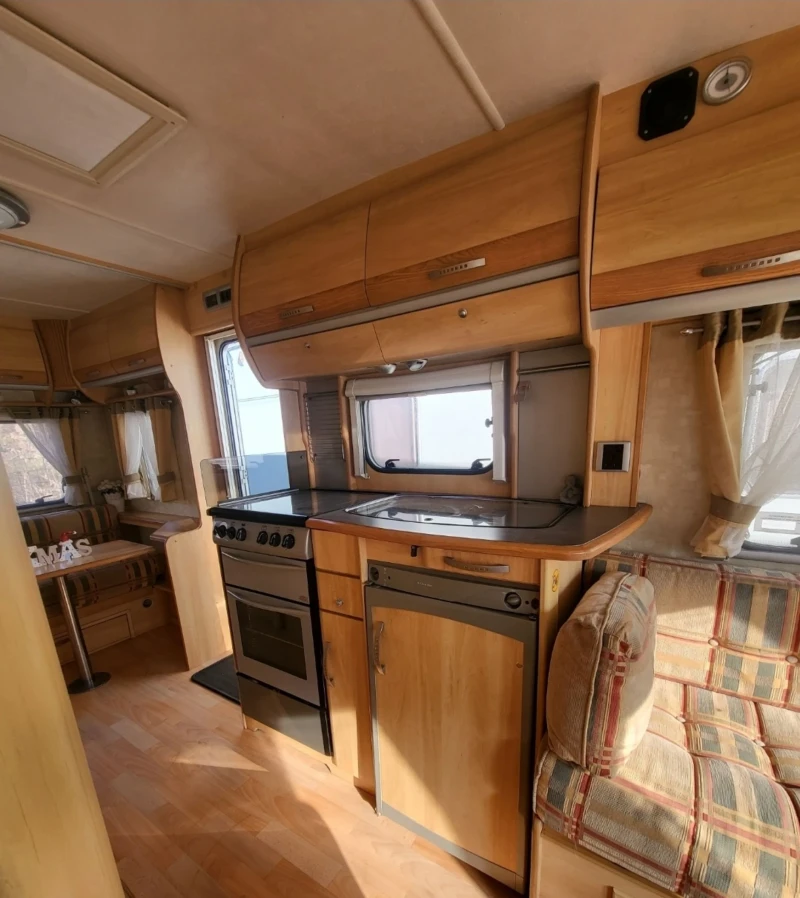 Каравана Swift Sterling Eccles Sapphire, снимка 11 - Каравани и кемпери - 52612666