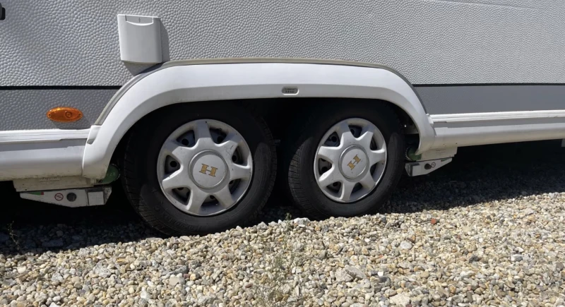 Каравана Hobby 720 UKFe, снимка 8 - Каравани и кемпери - 52970074