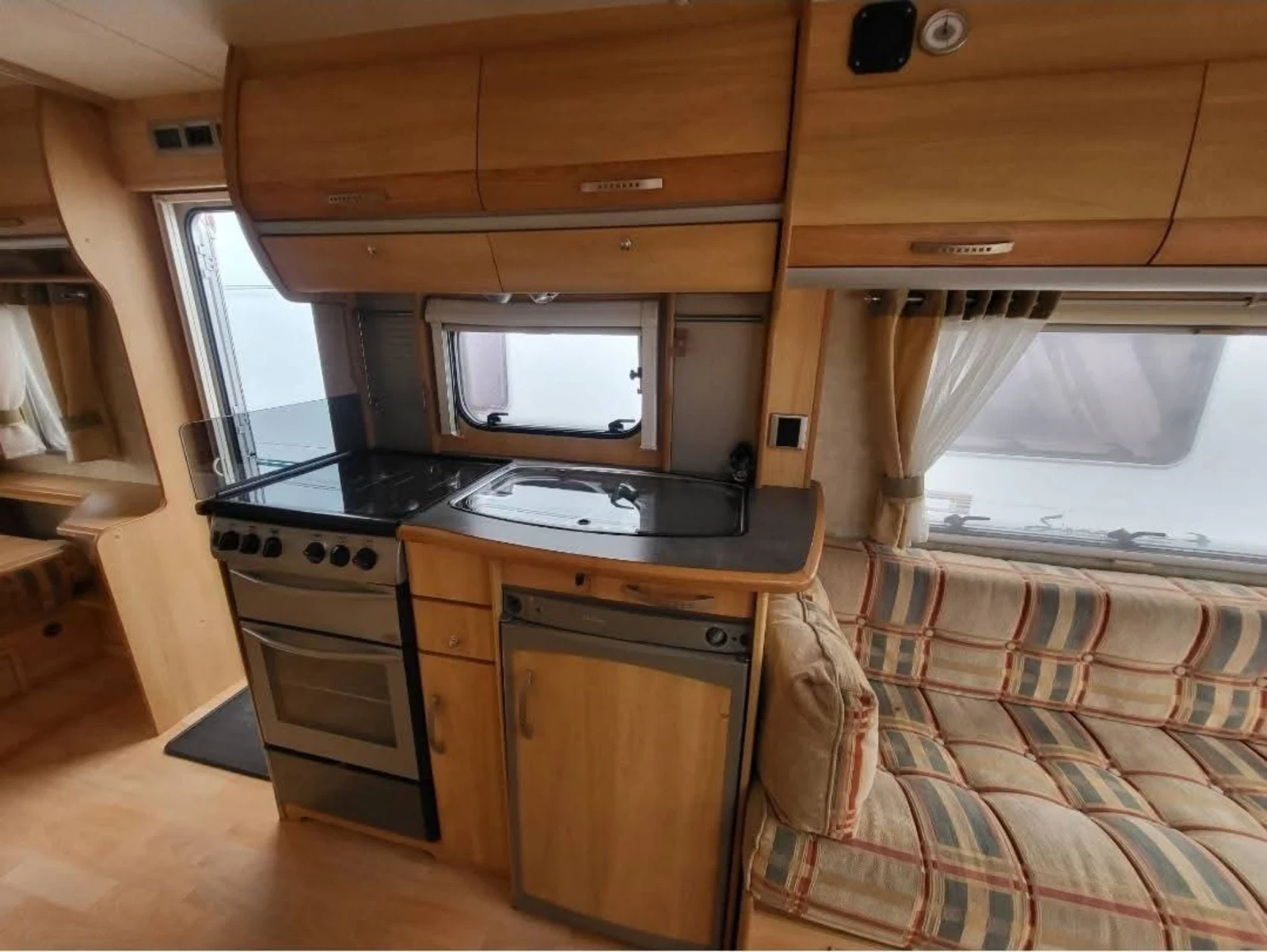 Каравана Swift Sterling Eccles Sapphire - изображение 9