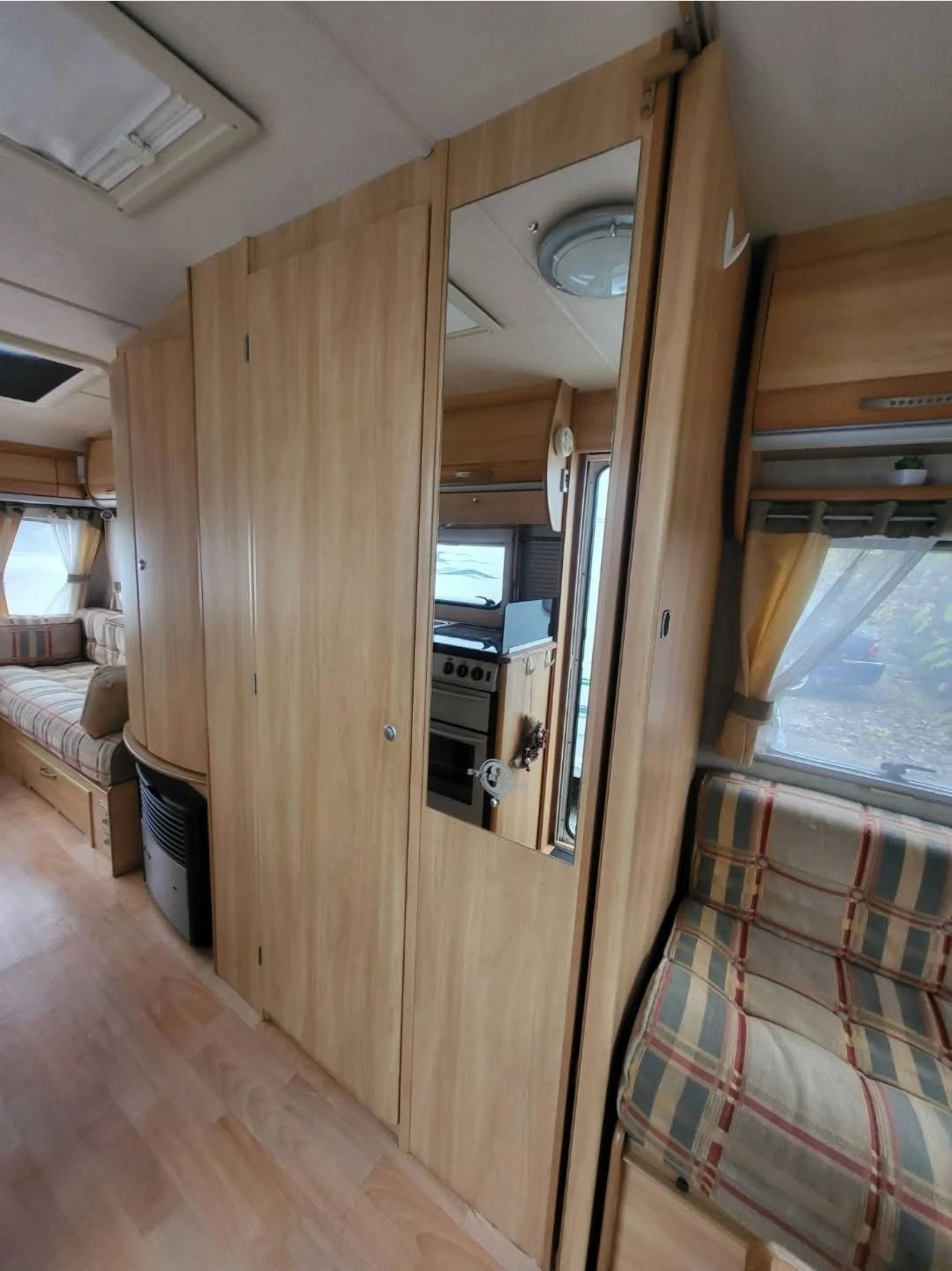 Каравана Swift Sterling Eccles Sapphire - изображение 10