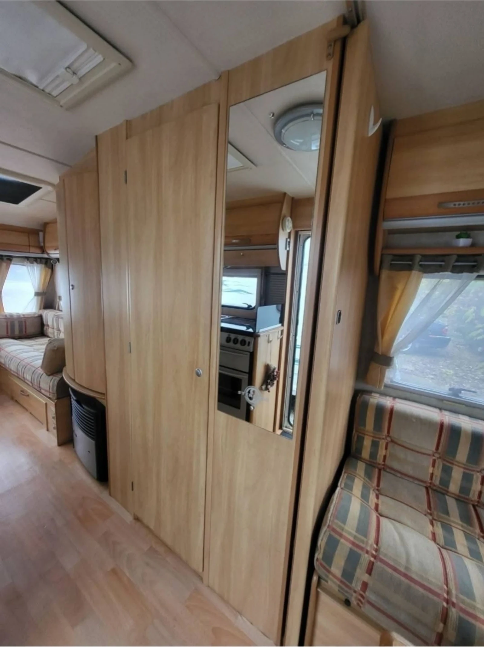 Каравана Swift Sterling Eccles Sapphire - изображение 9