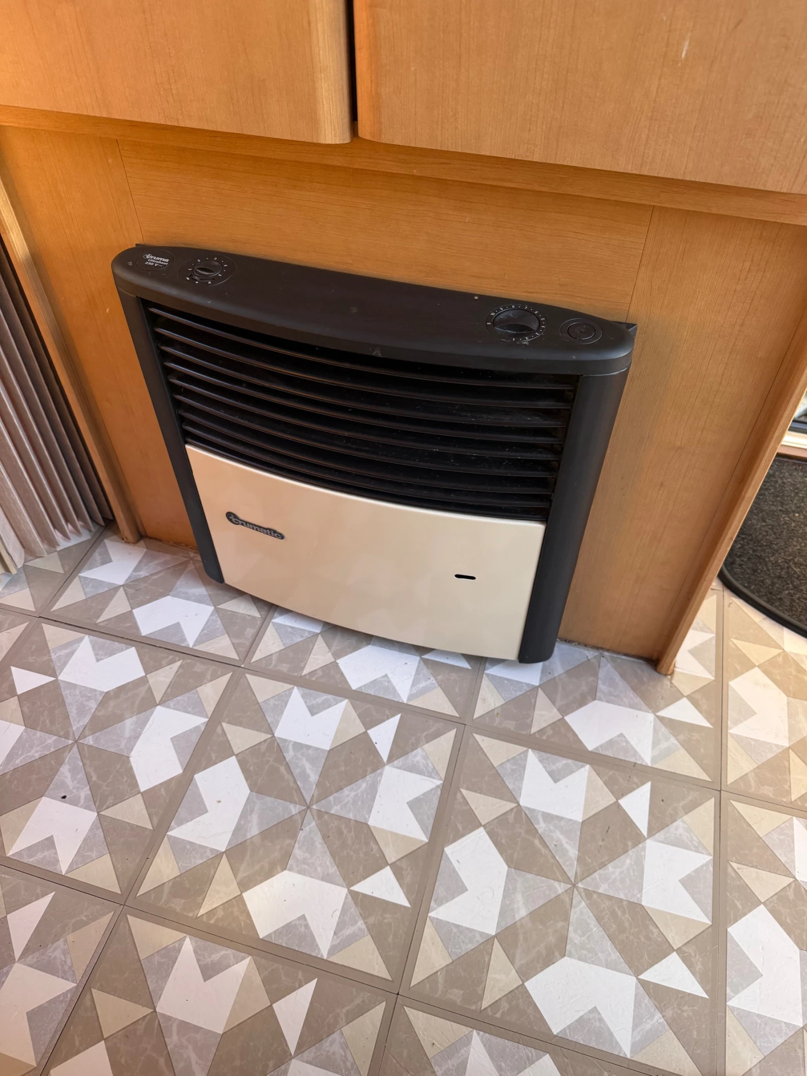 Каравана ABI Aventura , снимка 8 - Каравани и кемпери - 53787242