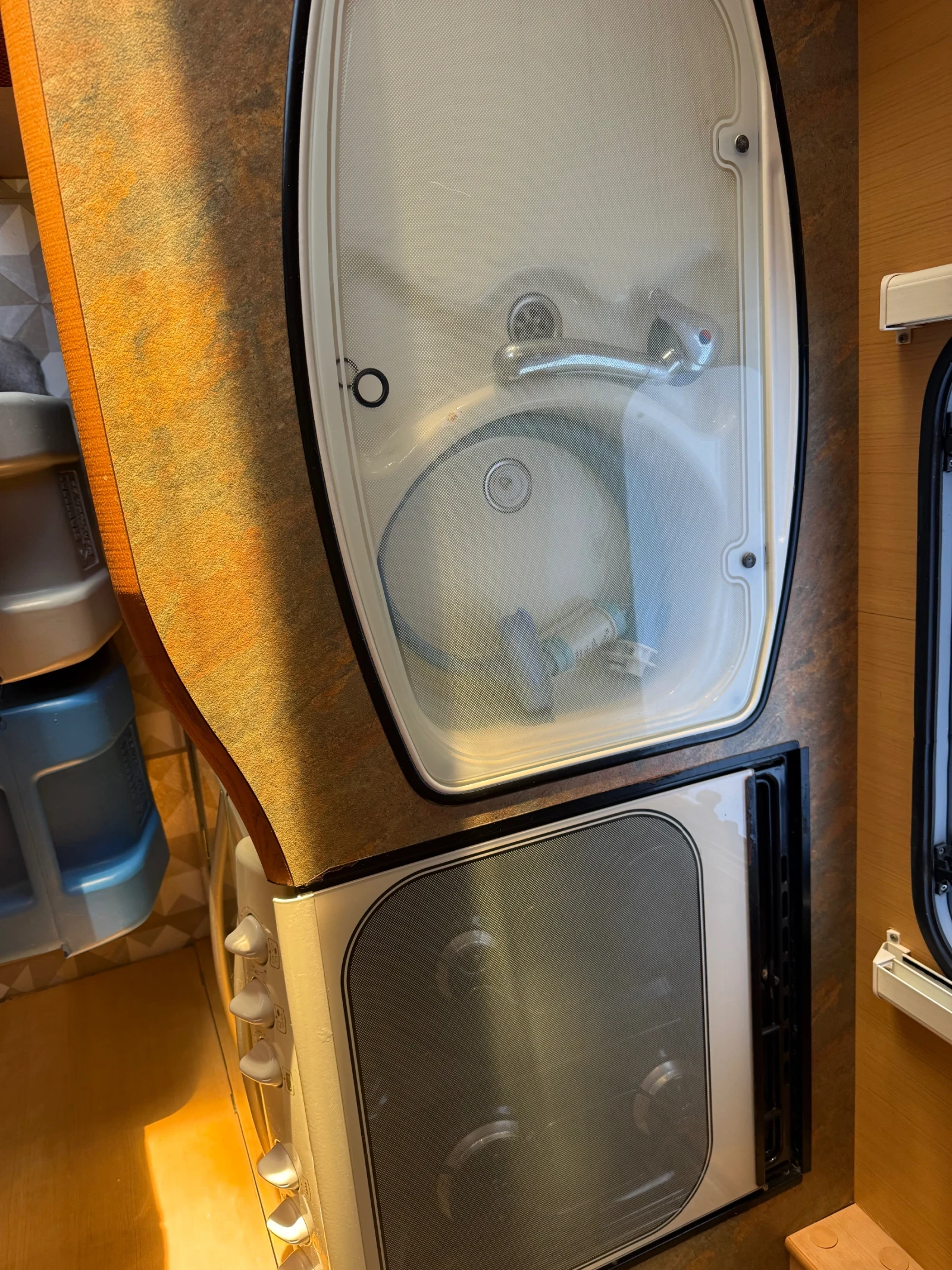 Каравана ABI Aventura , снимка 9 - Каравани и кемпери - 53787242