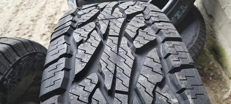 Гуми Всесезонни 235/75R15, снимка 5 - Гуми и джанти - 35148381