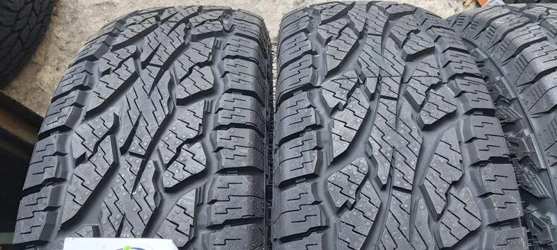 Гуми Всесезонни 235/75R15, снимка 3 - Гуми и джанти - 35148381