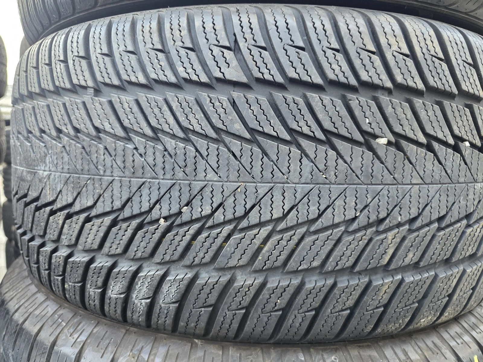 ���� 235/40R18 | Mobile.bg � ����������� 2