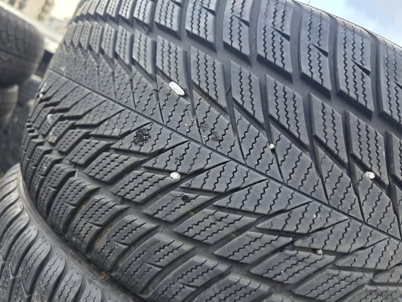 ���� 235/40R18 | Mobile.bg � ����������� 4