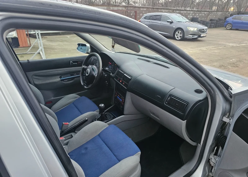 VW Golf 1.9 TDI , снимка 9 - Автомобили и джипове - 48926197