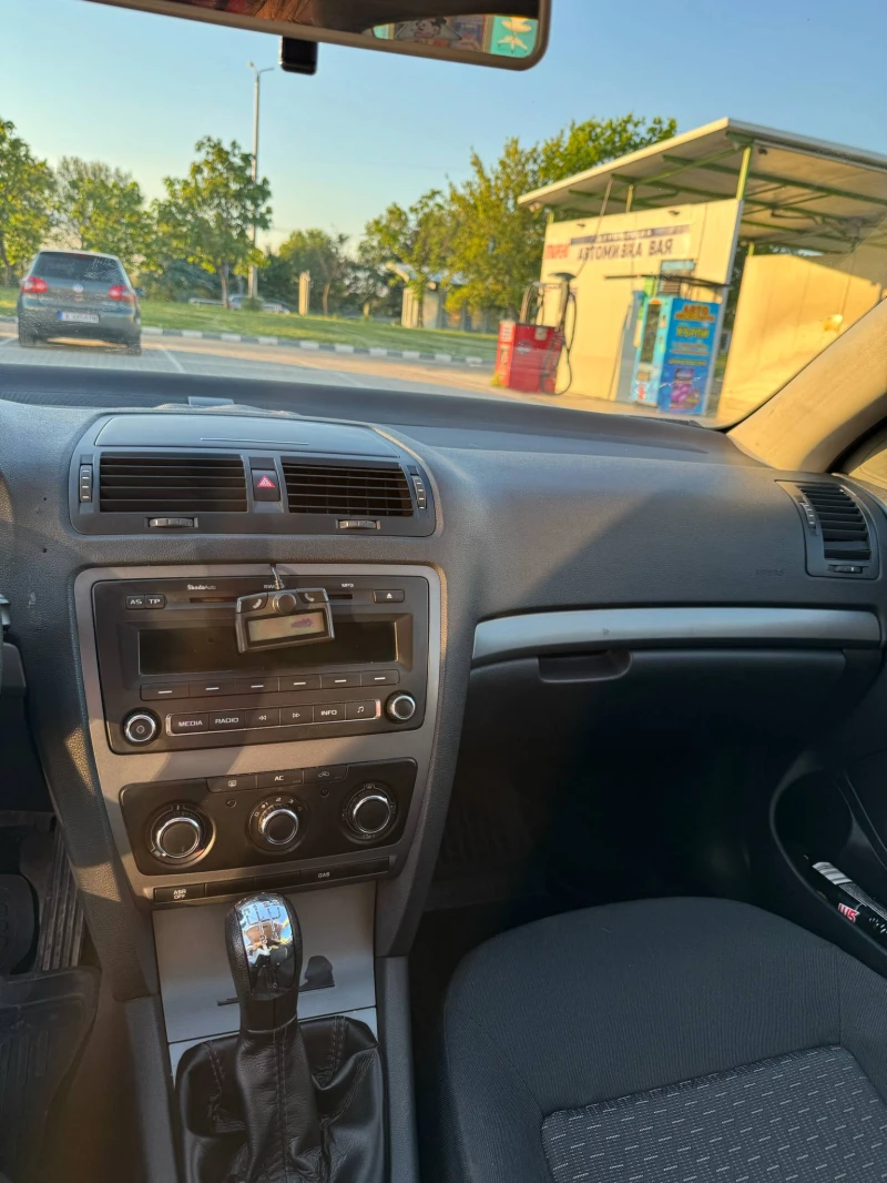 Skoda Octavia бензин-газ, снимка 14 - Автомобили и джипове - 50499463