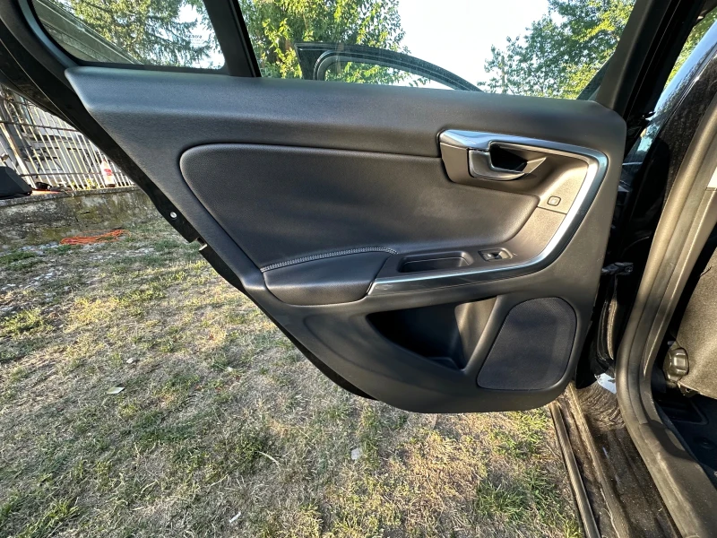 Volvo V60 D3 136, снимка 10 - Автомобили и джипове - 52645520