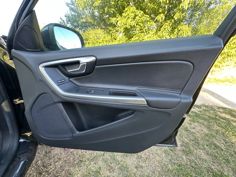 Volvo V60 D3 136, снимка 11 - Автомобили и джипове - 52645520