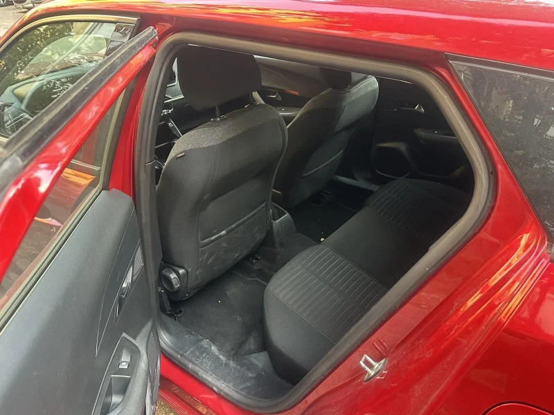 Peugeot 2008 Allure, снимка 8 - Автомобили и джипове - 52528684