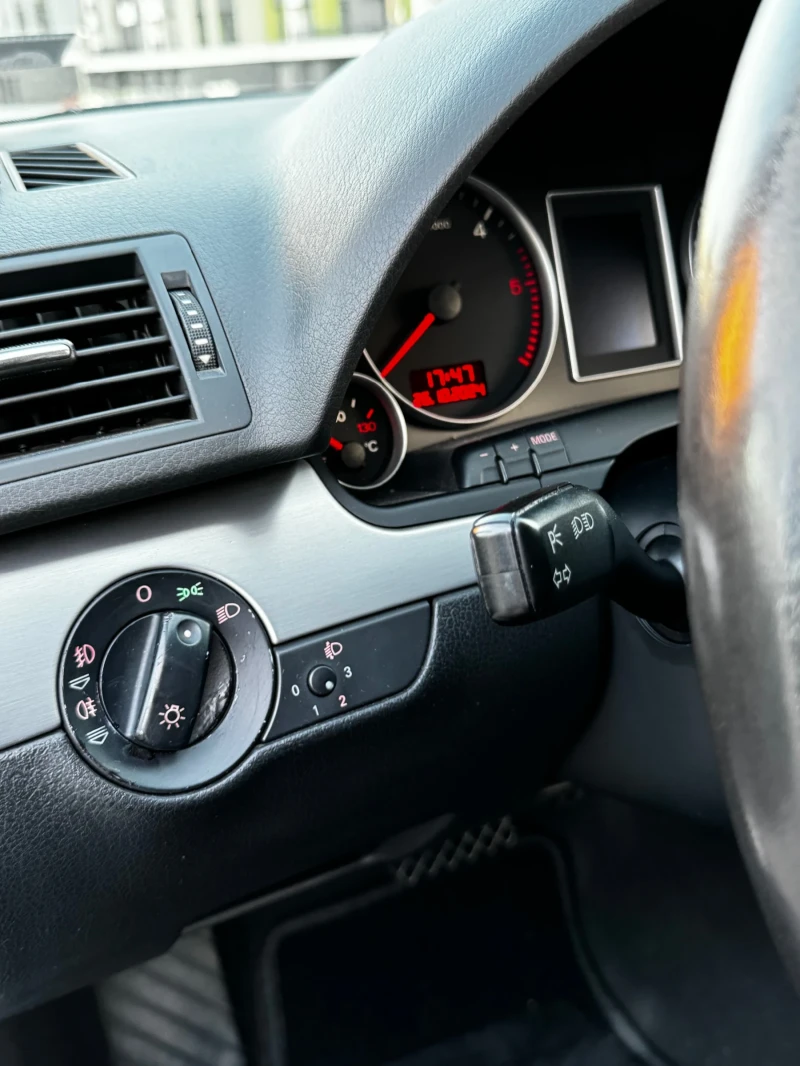 Audi A4 2.0 TDI, снимка 9 - Автомобили и джипове - 53433319