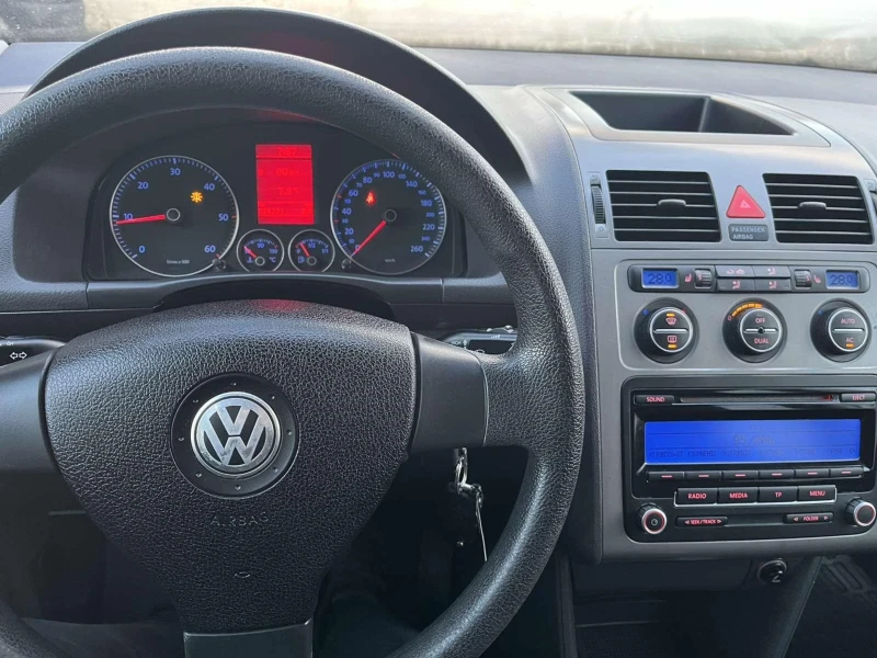 VW Touran 1.9TDI 105к.с., снимка 10 - Автомобили и джипове - 53559070