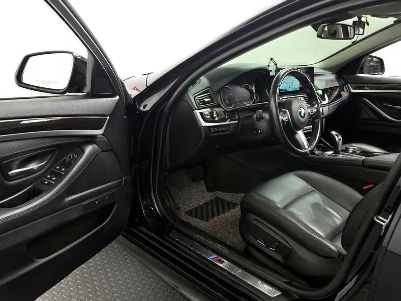 BMW 528 I xDrive M Aerodynamics - САМО 30% АВАНС, снимка 10 - Автомобили и джипове - 55803156
