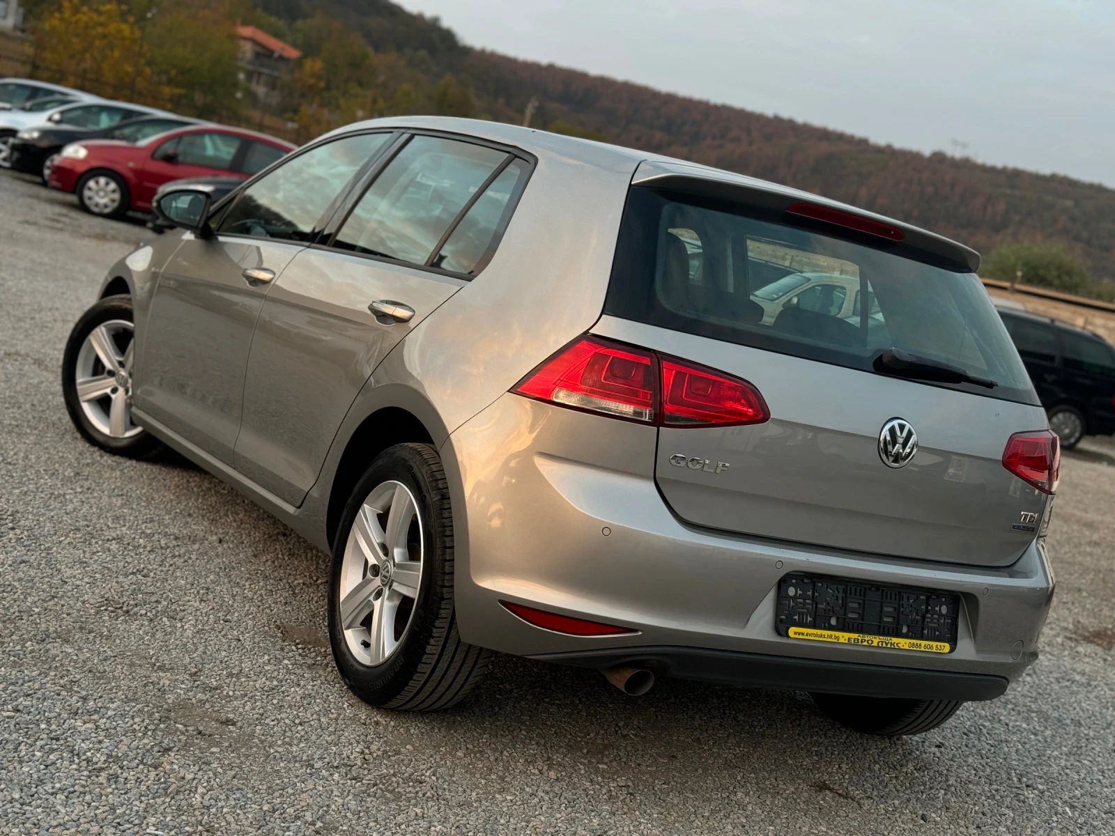 VW Golf 1.6TDI 105кс НАВИ КЛИМАТРОНИК МУЛТИ-ВОЛАН - изображение 4