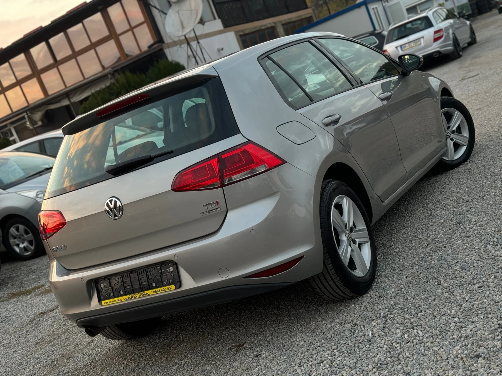 VW Golf 1.6TDI 105кс НАВИ КЛИМАТРОНИК МУЛТИ-ВОЛАН - изображение 6