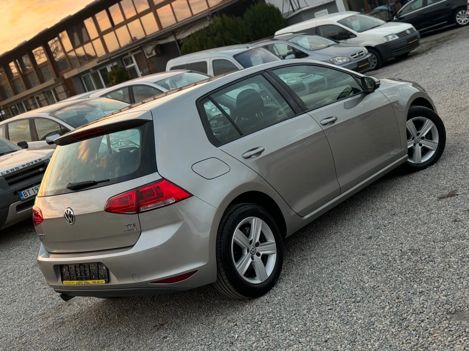 VW Golf 1.6TDI 105кс НАВИ КЛИМАТРОНИК МУЛТИ-ВОЛАН - изображение 8