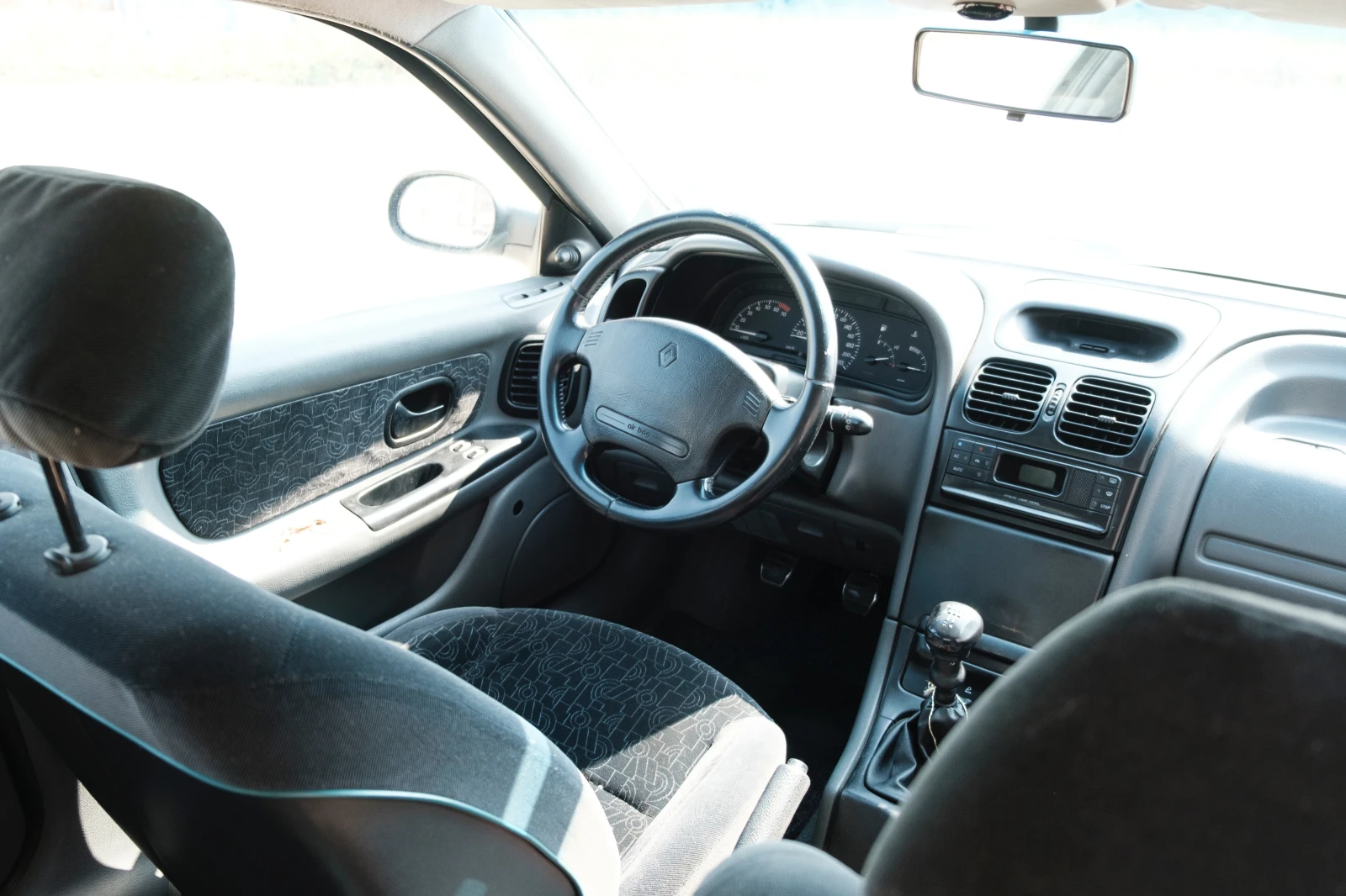 Renault Laguna 2.0i - изображение 8