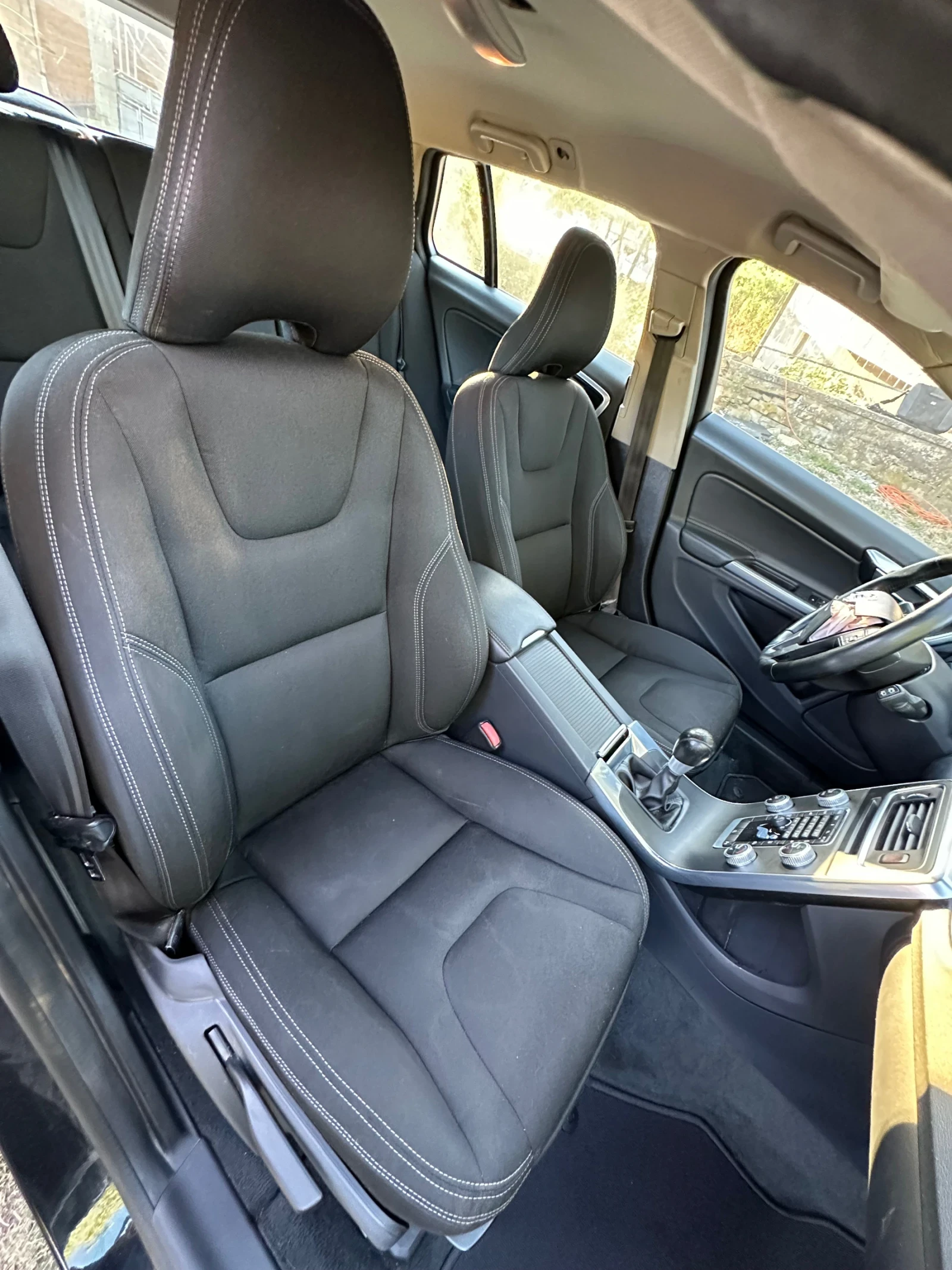 Volvo V60 D3 136, снимка 15 - Автомобили и джипове - 53505197