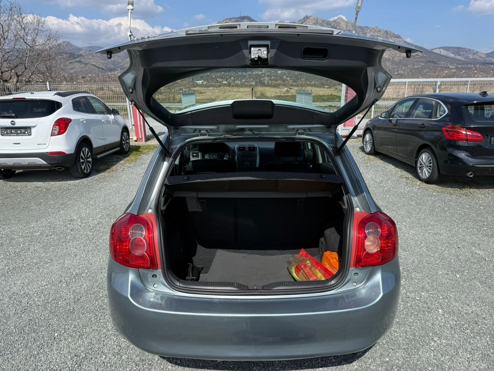 Toyota Auris (KATO НОВА), снимка 13 - Автомобили и джипове - 53975041