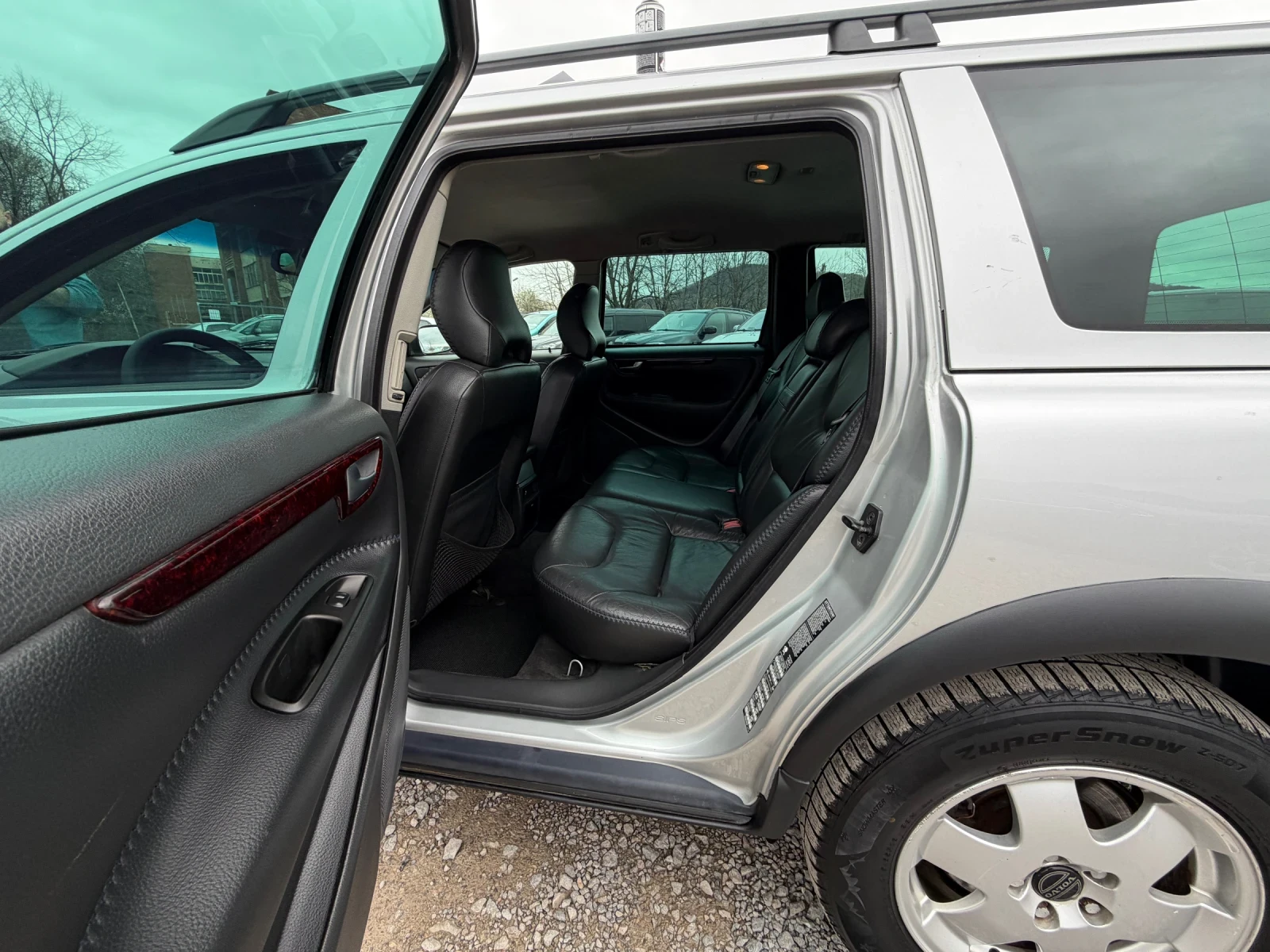 Volvo Xc70 2.4D5 163к.с * Автоматик* * Ксенон* * Италия* , снимка 14 - Автомобили и джипове - 54033901