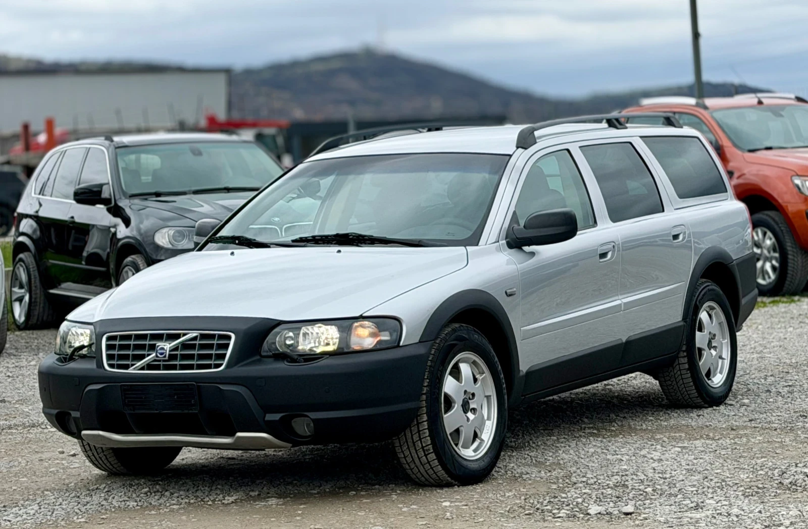 Volvo Xc70 2.4D5 163к.с * Автоматик* * Ксенон* * Италия* , снимка 3 - Автомобили и джипове - 54033901