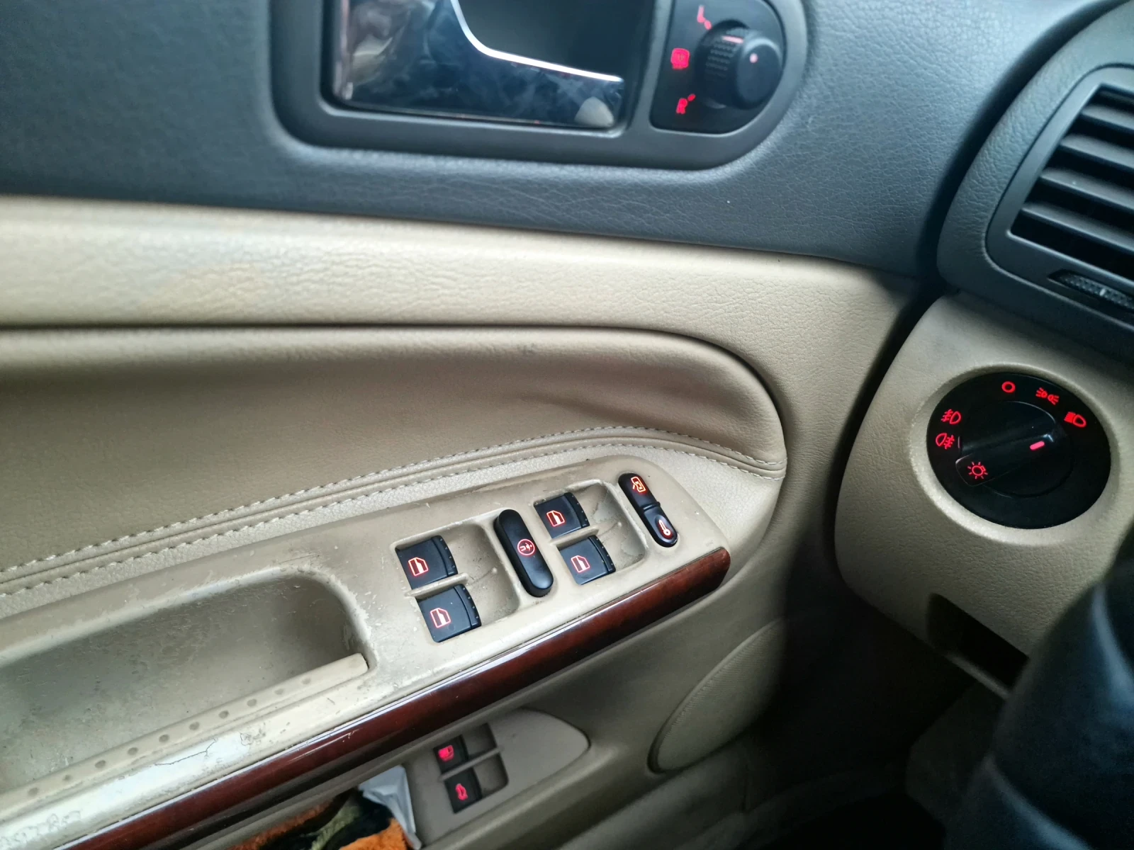 VW Passat 1.9 TDI, 4MOTION, снимка 8 - Автомобили и джипове - 54917535